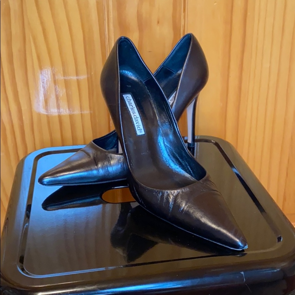 Charles David Black Leather Pointed Toe Pump